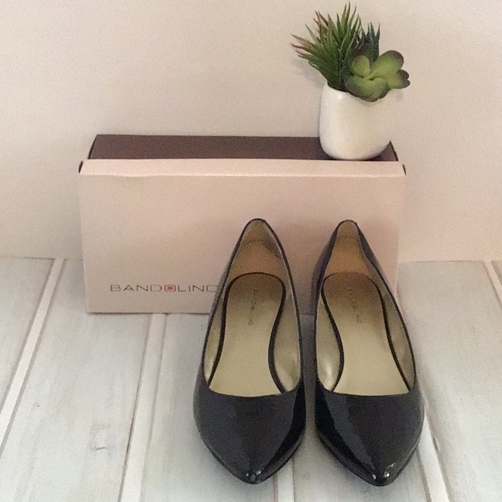 Bandolino black patent. Approx 2” wedge heel.